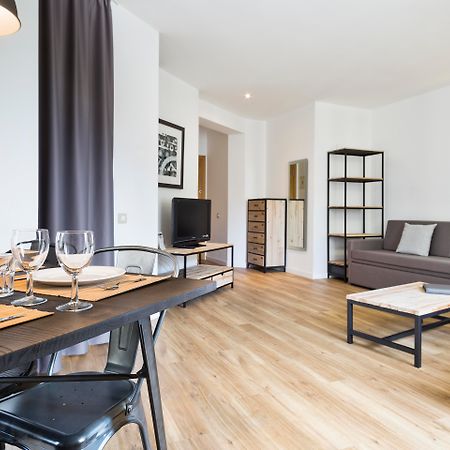 Amister Apartments Барселона Екстериор снимка