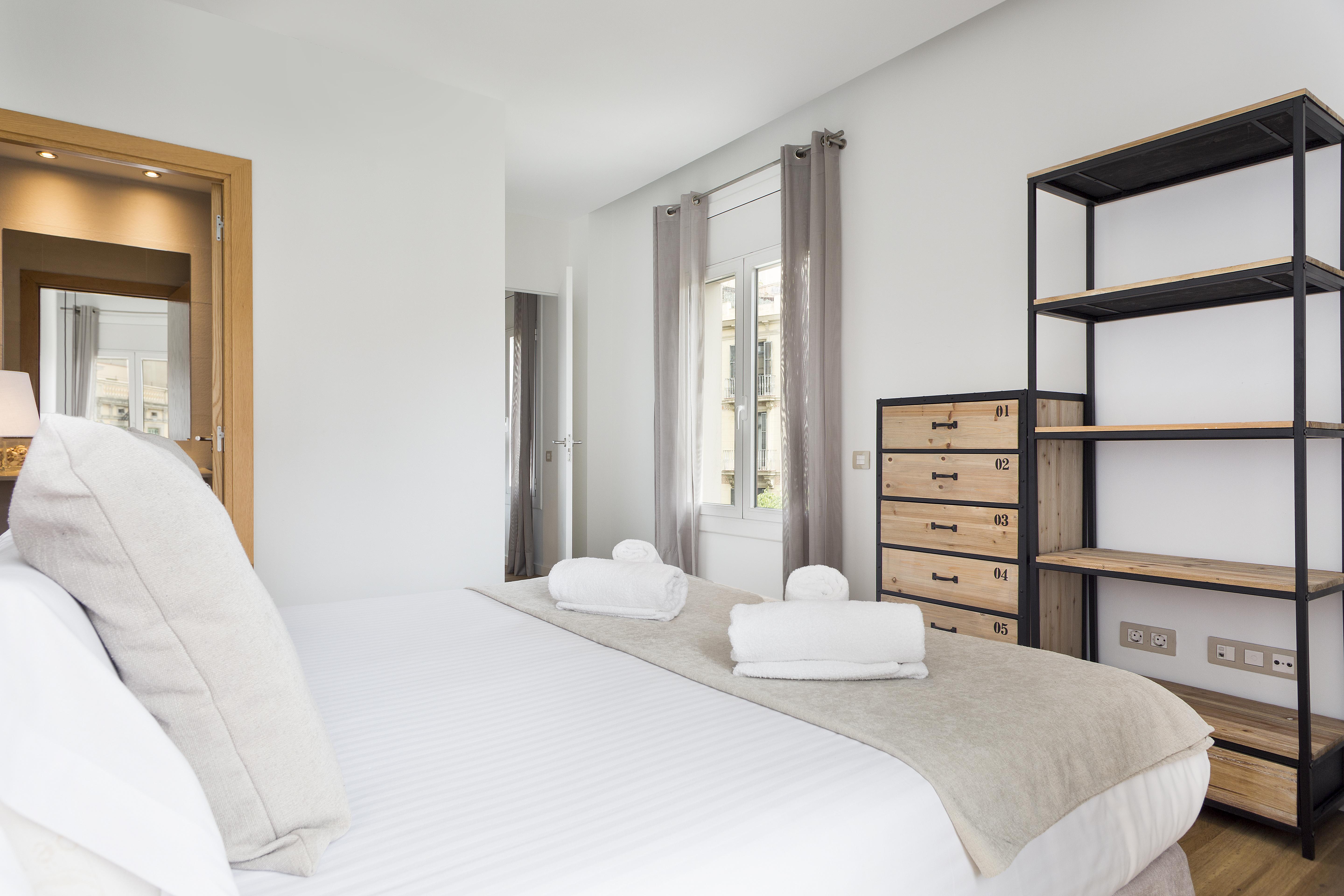 Amister Apartments Барселона Екстериор снимка