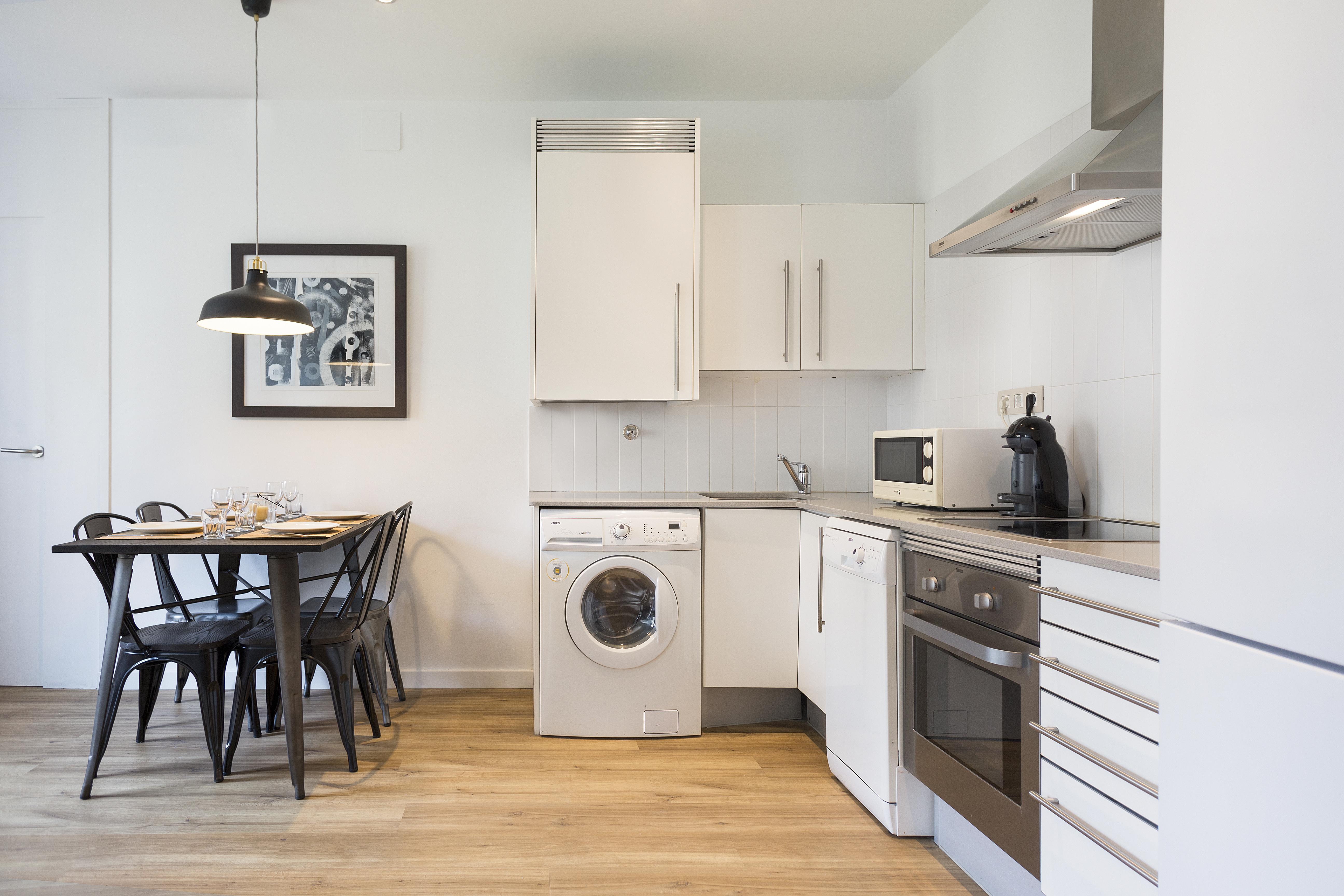 Amister Apartments Барселона Екстериор снимка