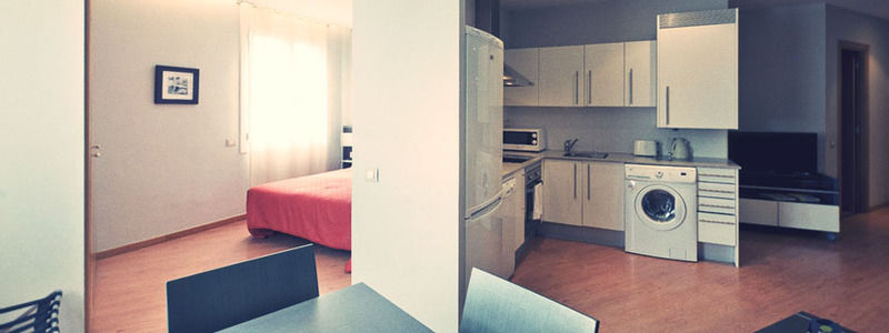 Amister Apartments Барселона Екстериор снимка