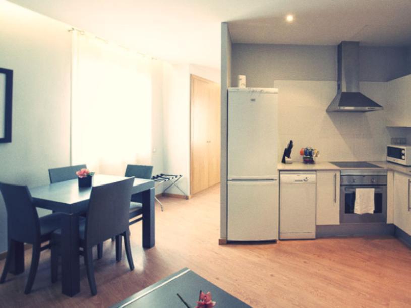 Amister Apartments Барселона Екстериор снимка