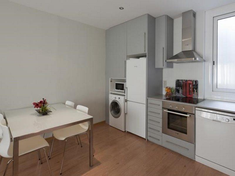 Amister Apartments Барселона Екстериор снимка