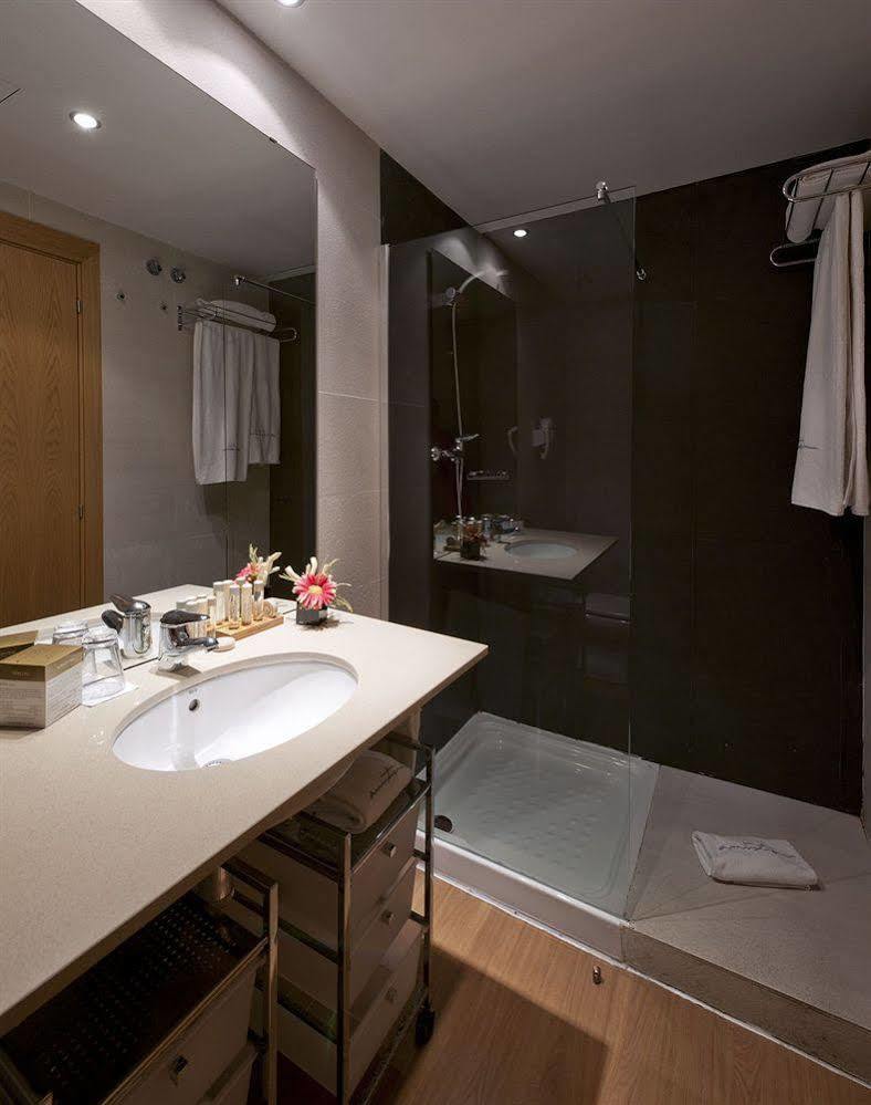 Amister Apartments Барселона Екстериор снимка