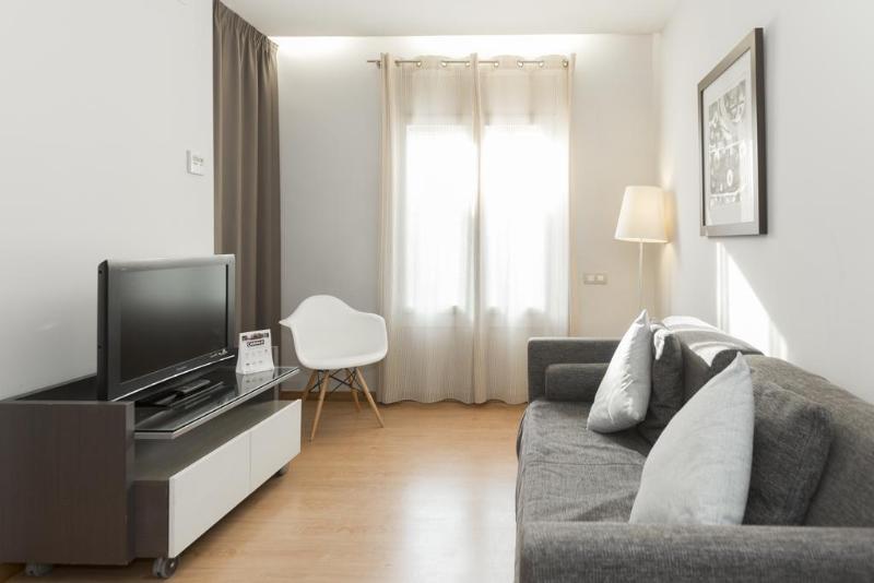 Amister Apartments Барселона Екстериор снимка