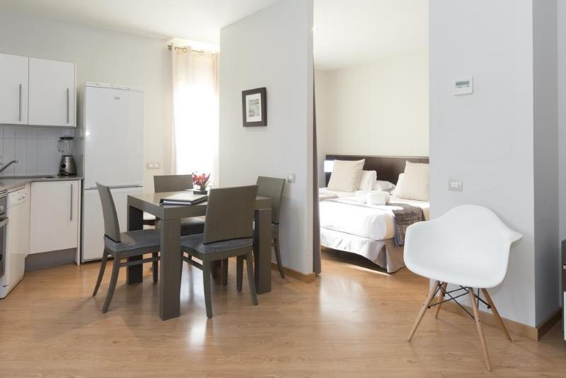 Amister Apartments Барселона Екстериор снимка