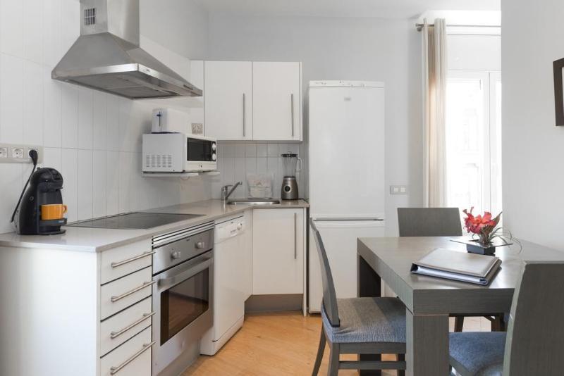 Amister Apartments Барселона Екстериор снимка