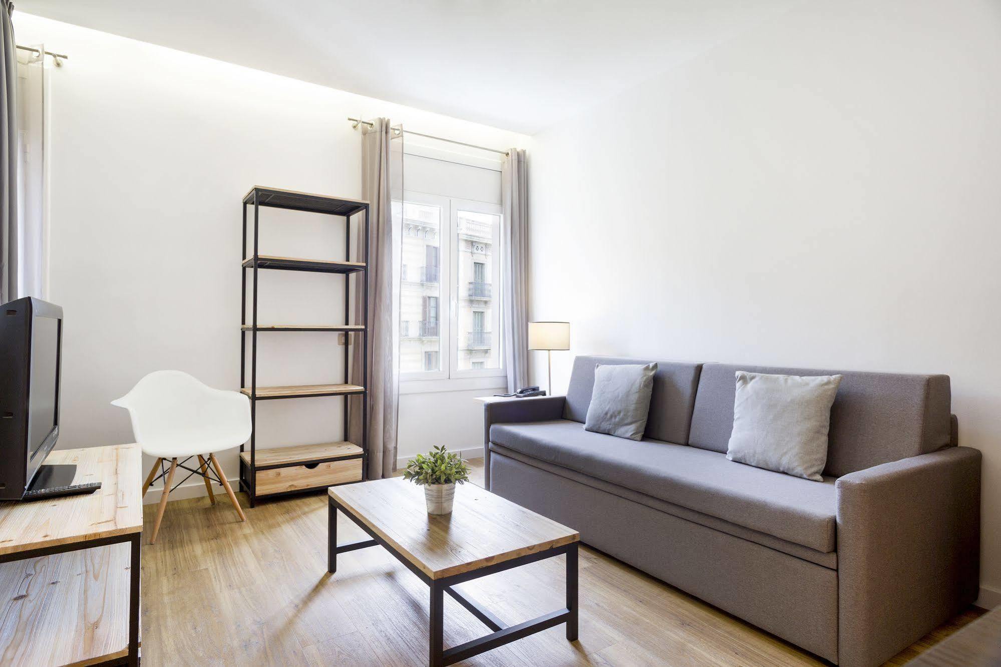 Amister Apartments Барселона Екстериор снимка