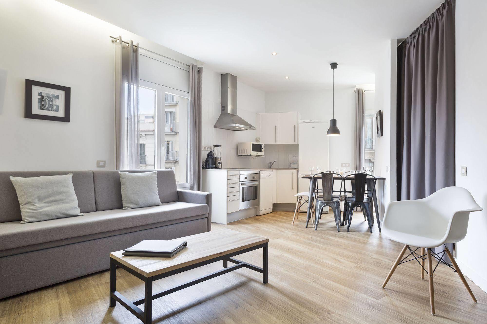 Amister Apartments Барселона Екстериор снимка