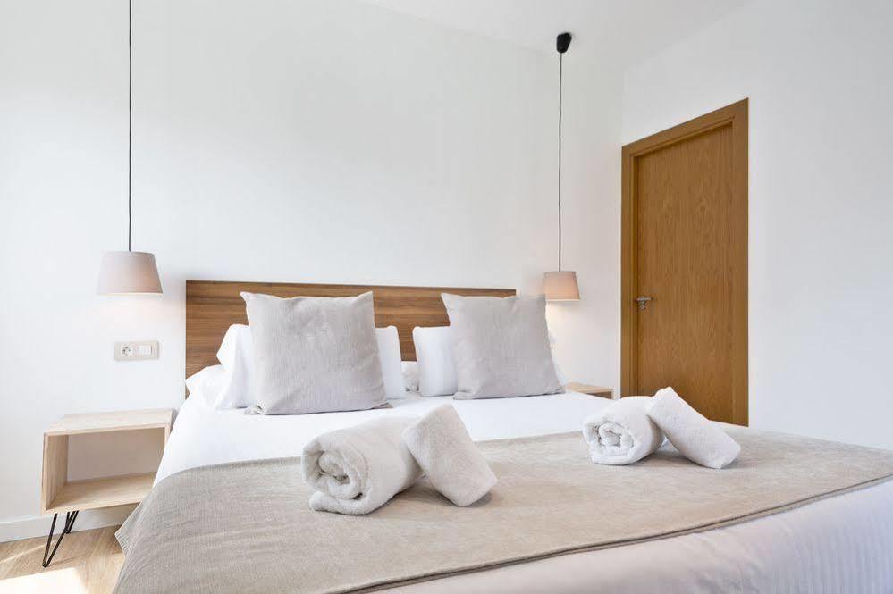 Amister Apartments Барселона Екстериор снимка